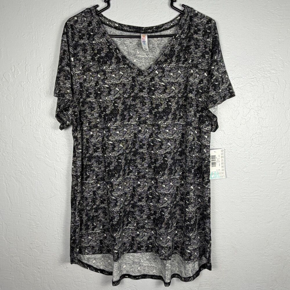 LuLaRoe Christy T Women’s 2XL Black White V Neck Short Sleeve High Low Top NWT